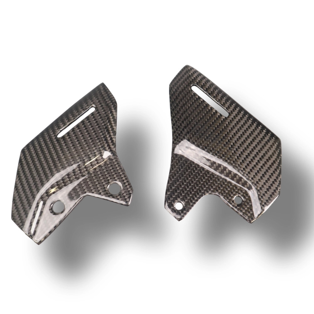 Repose-pieds carbone Kawasaki Z650 RS pour rénovation et personnalisation