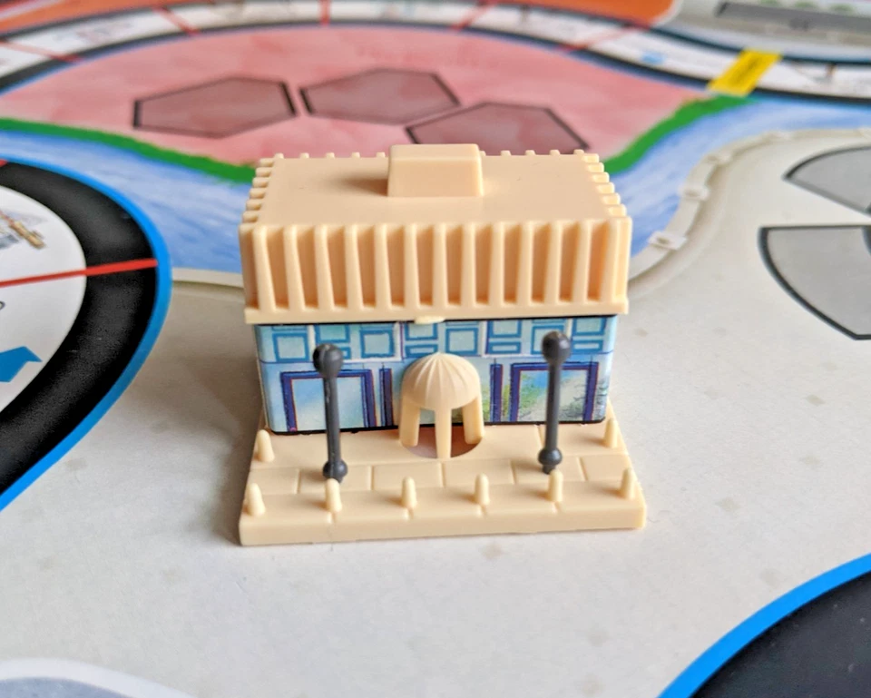 Vintage Hotel Board  Game MB Games  1986 100% Complete inc Lamp Posts Excellent - Image 2 of 4