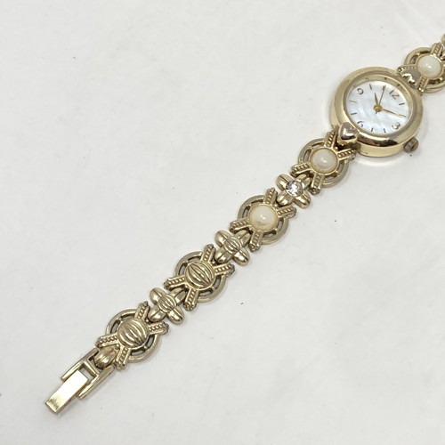 Reloj de perlas sintéticas para mujer 22 mm tono dorado esfera mop batería nueva 6,75" - Imagen 21 de 21