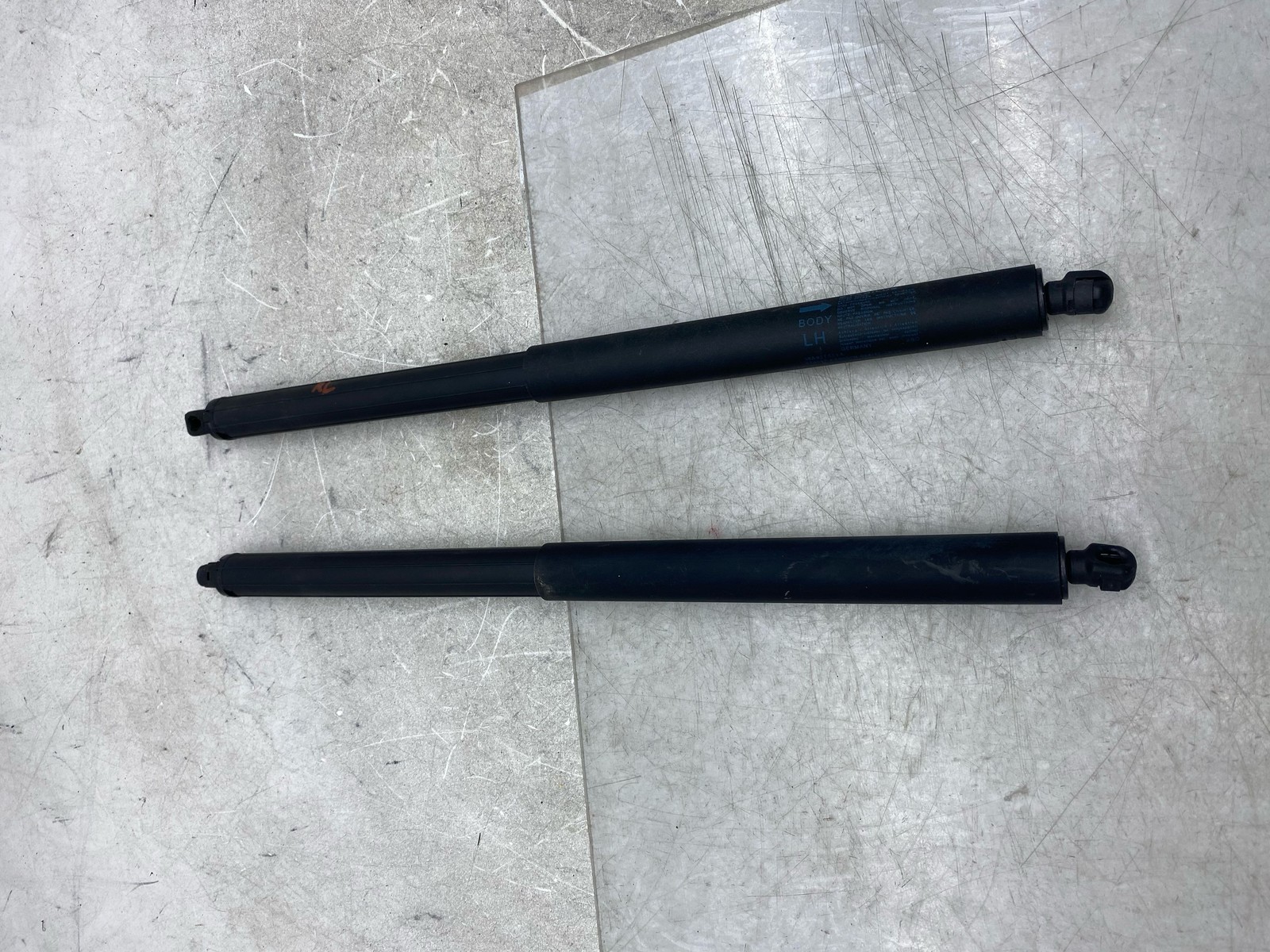 2015-2020 BENTLEY BENTAYGA REAR RIGHT LEFT TAILGATE LIFT MOTOR CYLINDER SET x2
