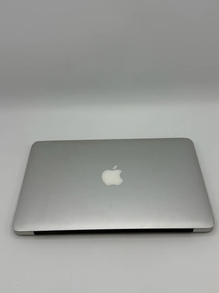 Apple MacBook Air 11” (Mid 2012) - 4GB RAM, 500GB NVMe SSD, macOS Sonoma - Immagine 3 di 4