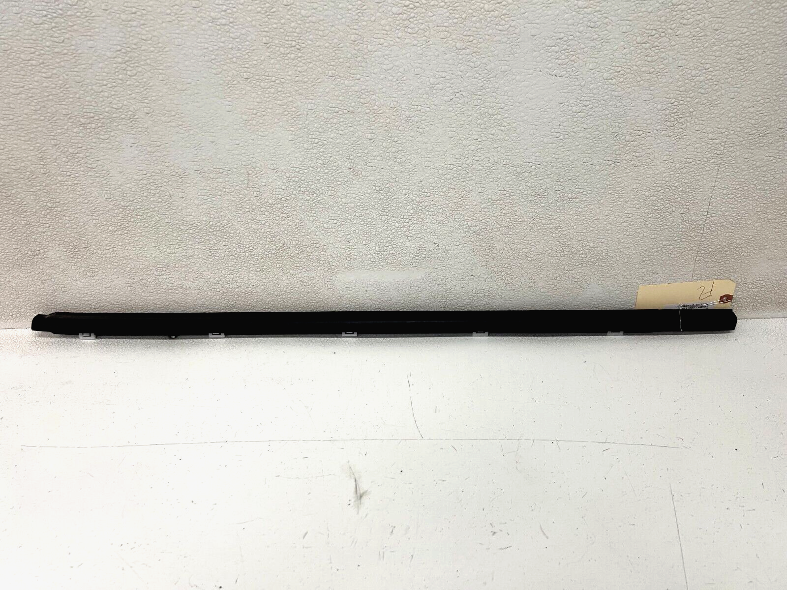 20-22 Hyundai Kona Front Left Driver Side Window Belt Molding OEM LOT3509