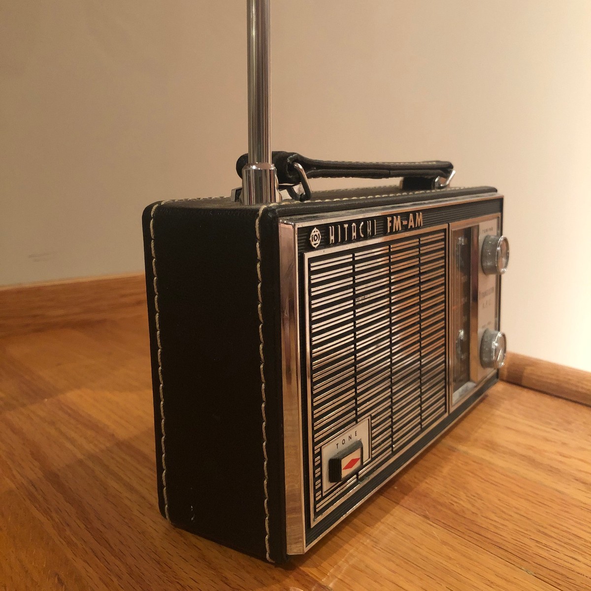 Hitachi FM-AM 9 Transistor Radio KH-970H w/ OEM Earpiece & Manual