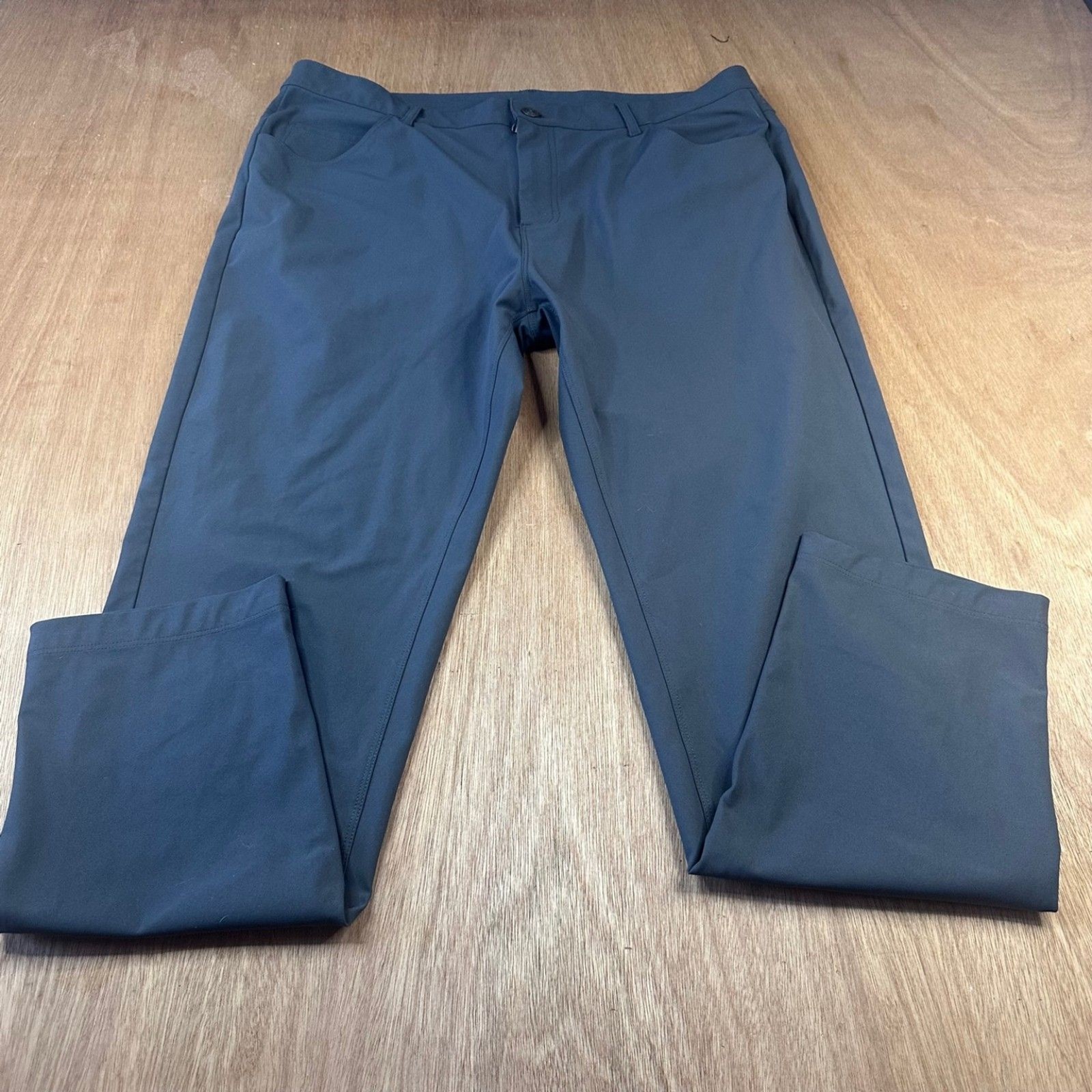 Fabletics Men Gray Performance Stretch Pants 36x3… - image 1