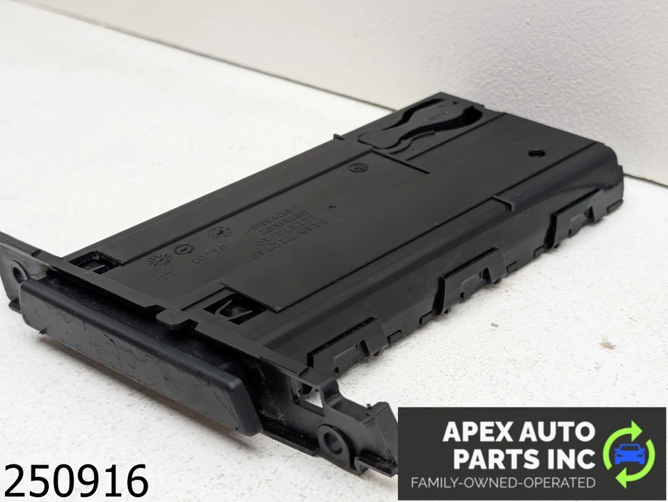 OEM 2006 BMW 325xi E91 3.0L  Right Driver Drink Cup Holder BLACK Foto 2 de 4