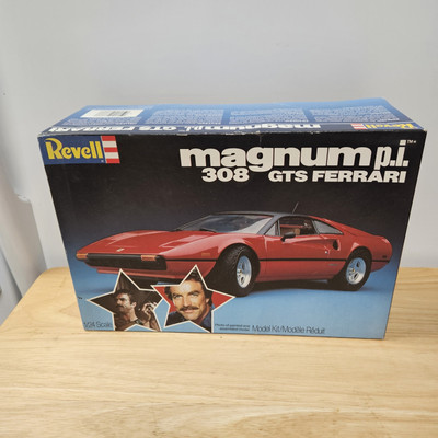 Revell Magnum PI 308 GTS Ferrari 1:24  #7378 1982 NOB Complete Kit