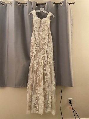 Galina Signature Wedding Dress Size 0 NWT