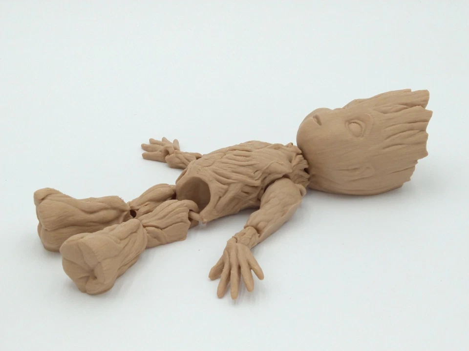 Figura BABY GROOT Articulada Flexi Madera PLA 10" Figura Impresa en 3D Foto 3 de 4