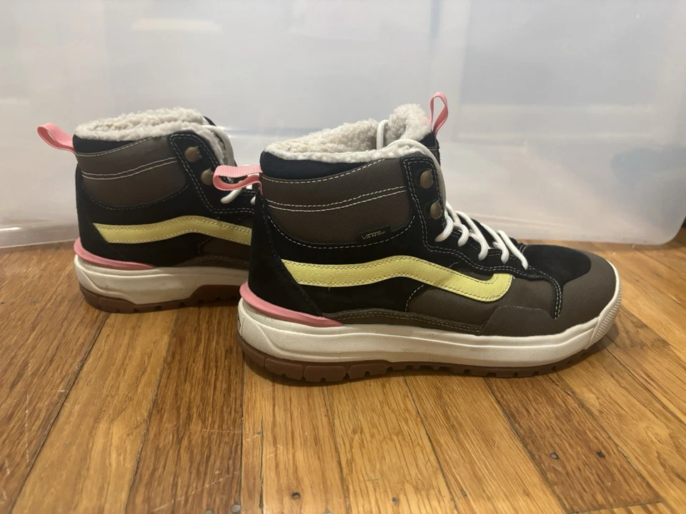 Botas de gamuza Vans UltraRange Exo Hi MTE Port Royale rojas negras para mujer caja sin tapa  Foto 3 de 4