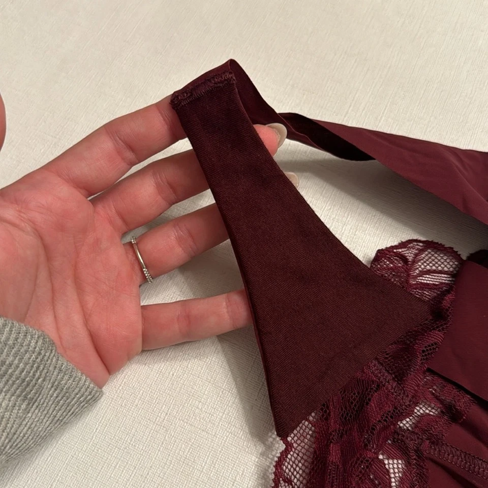 TANGA ENCAJE BORGOÑA LA SENZA NUEVA SIN ETIQUETAS Talla S Foto 4 de 4