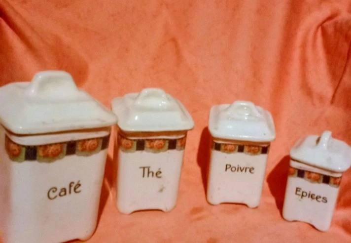 Lot De 6 Pots à épices Vintage En Porcelaine Blanche Motif Rose - Cuisine
