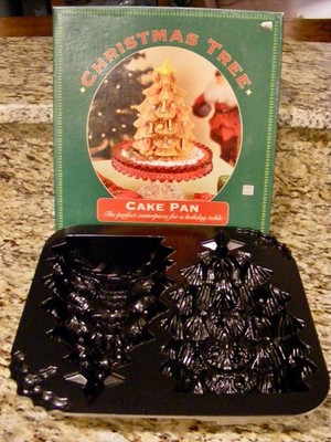 NORDIC WARE 3D CHRISTMAS TREE CAKE PAN Baking Mold Heavy CAST Alum 10'' 9 Cup NEW