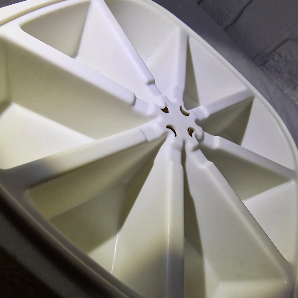 2 Vintage Tupperware Ice Cube Trays – Rare Collectible Wedge-Shaped Compartments - Image 4 of 4