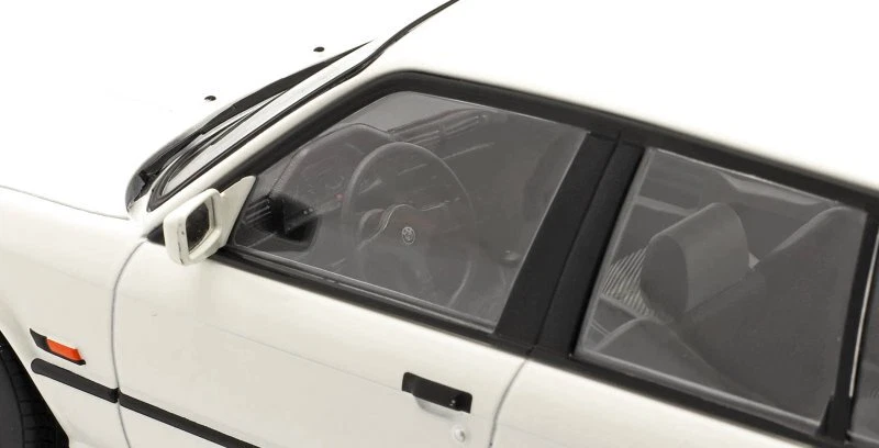 BMW 325i Touring - 1992 - white - Norev 1:18 - Immagine 3 di 4