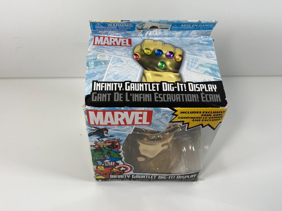 Marvel Infinity Gauntlet Dig-It Display with Soul Gem Green Stone