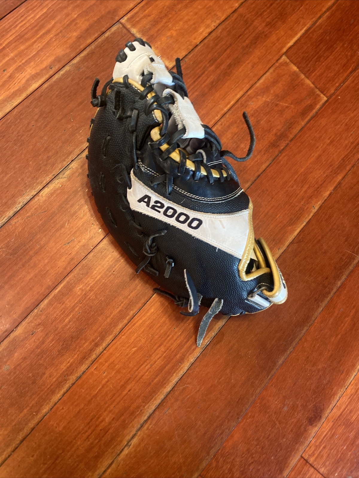 Wilson NWOT A2000 Fastpitch 12" RHT First Base Softball Glove FP1B Pro