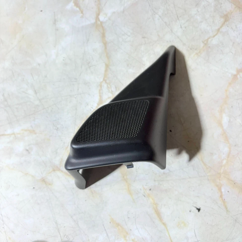 VOLVO V50 S40 C30 FRONT DOOR SPEAKER TWEETER TRIM COVER RIGHT 2007-2012 8679629 - Image 2 of 4