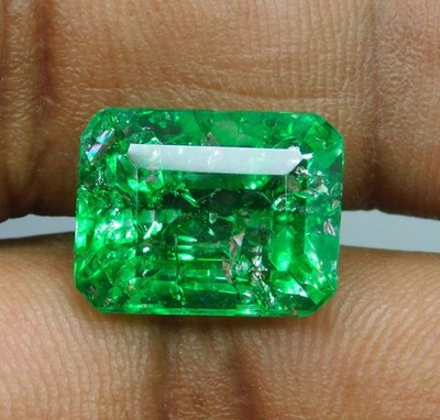 Natural green Emerald 13.25 Ct Colombian Emerald Cut Certified gemstone A-4103