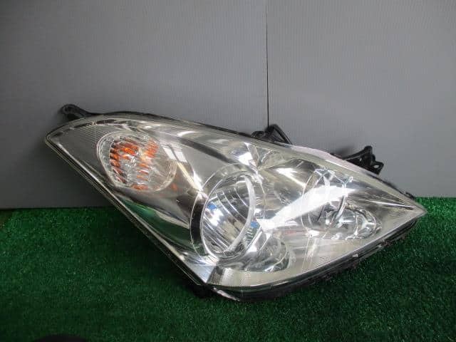 Faro derecho Toyota Wish 2004 UA-ANE10G [usado] [PA68156021]