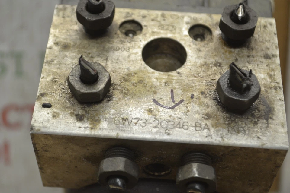 Ford Crown Victoria 2006-08 ABS control de bomba OEM 6W732C346BA módulo 850-11A5 Foto 2 de 4