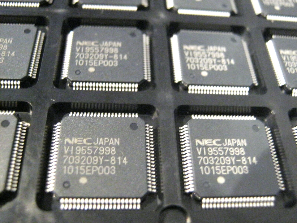 UPD703209YGK -814 9EU -A, NEC / RENESAS, 32-Bit, Microcontroller 80-pol, 2 Stück - Image 3 of 4