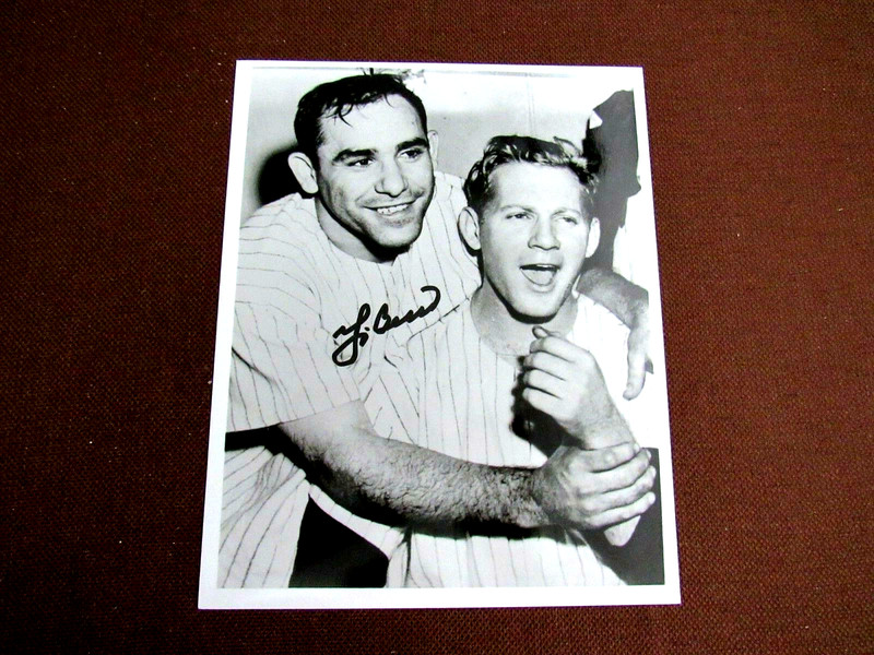 YOGI BERRA WSC NEW YORK YANKEES HOF SIGNED AUTO VINTAGE B & W 8 X 10 PHOTO 2