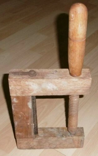 Antike Zimmermann-Schraubzwingen