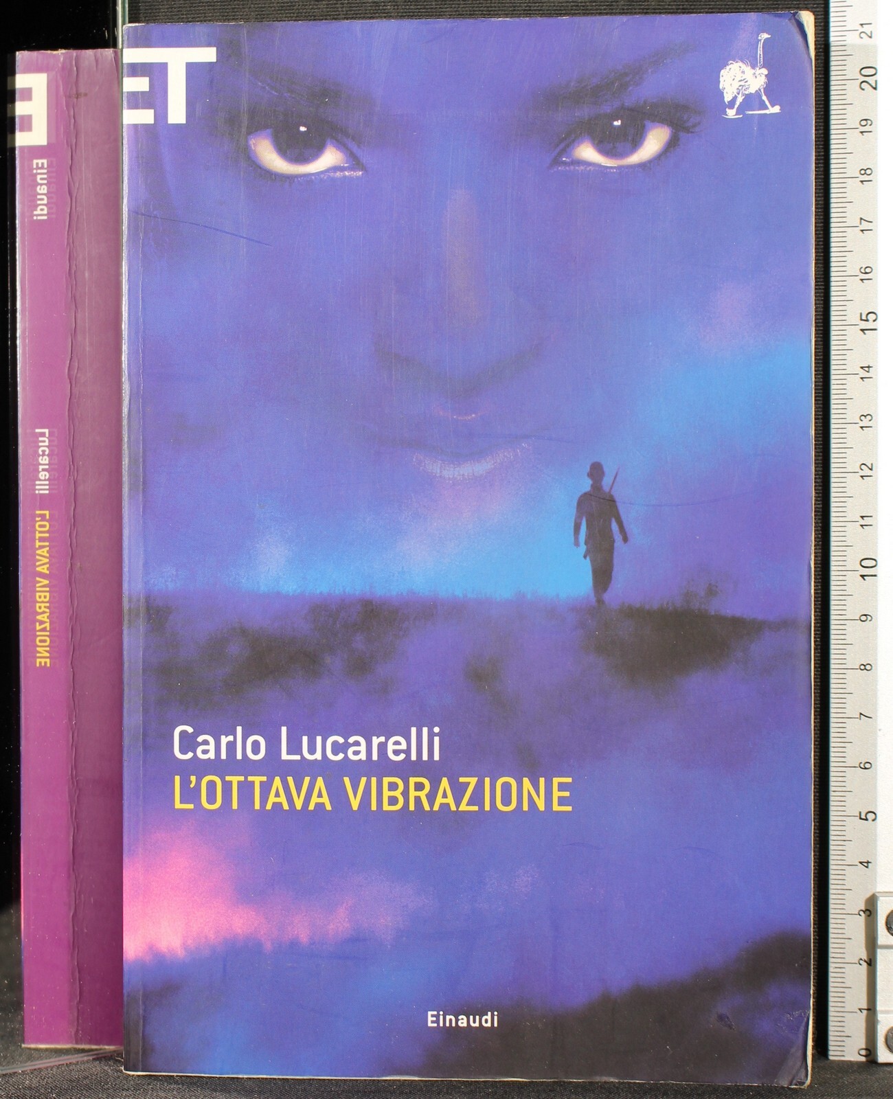 L'OTTAVA VIBRAZIONE. CARLO LUCARELLI. EINAUDI.