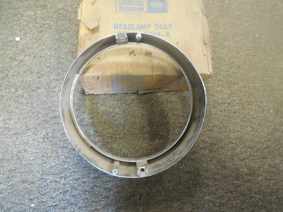 Nuevo de Lote Antiguo 1965 Mercury Meteor Faro Bisel Derecha C5My-13064-A Foto 3 de 4