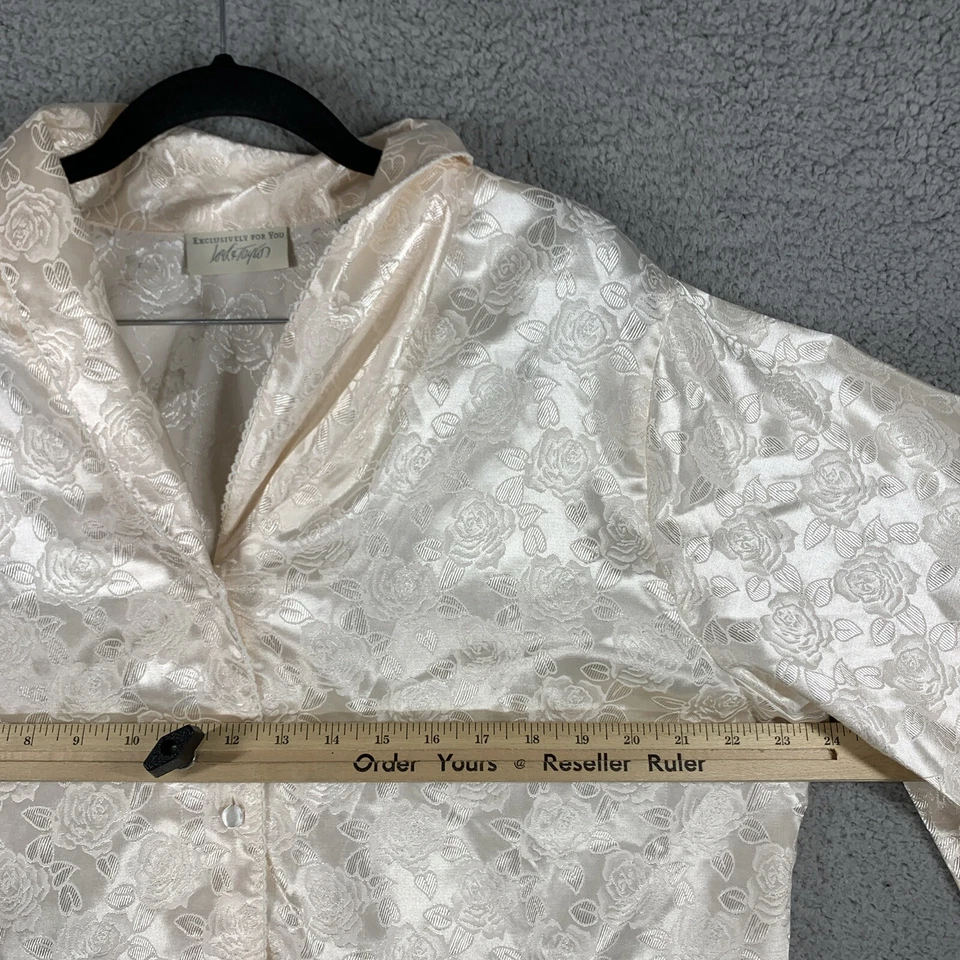 Top de pijama vintage Lord & Taylor satinado estilo kimono floral con botones grande Foto 2 de 4