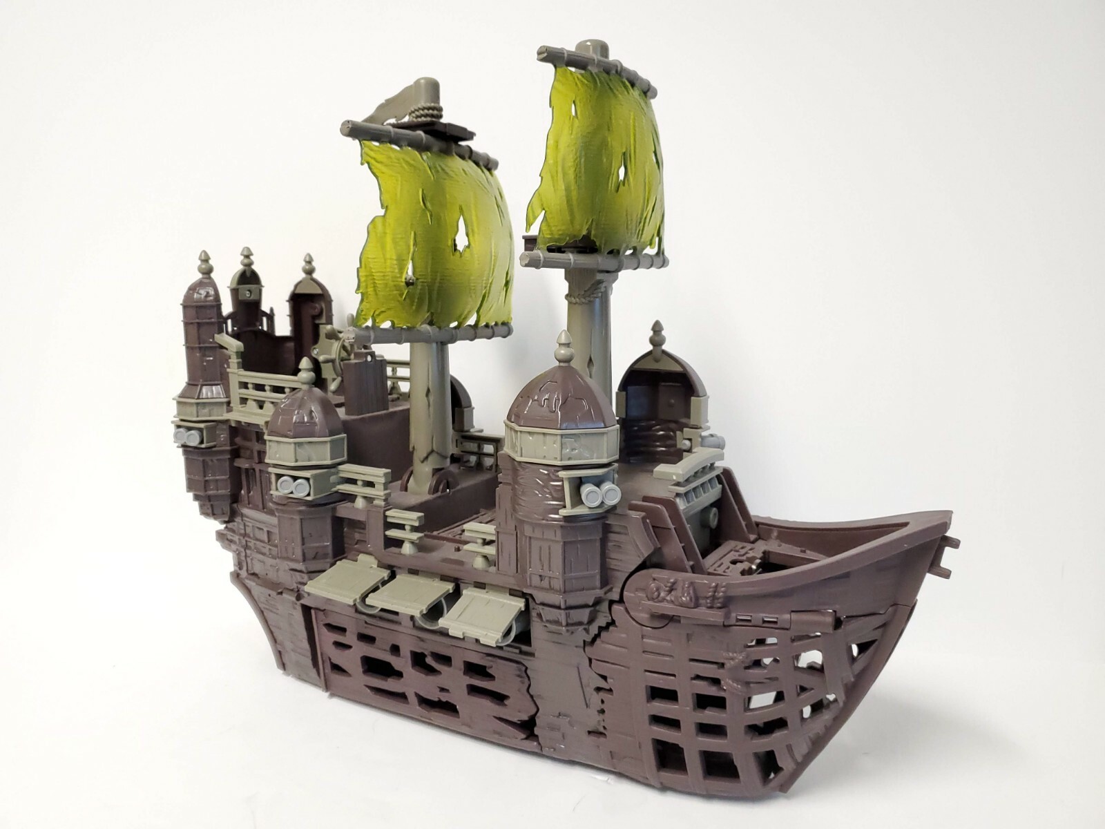 silent mary ghost ship playset