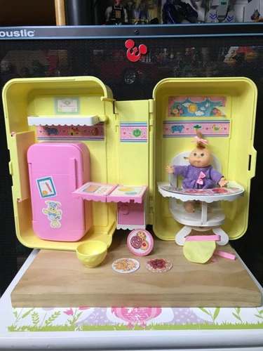 Vintage 1995 Cabbage Patch Doll w/Love N Go Kitchen in Foldable Travel Case