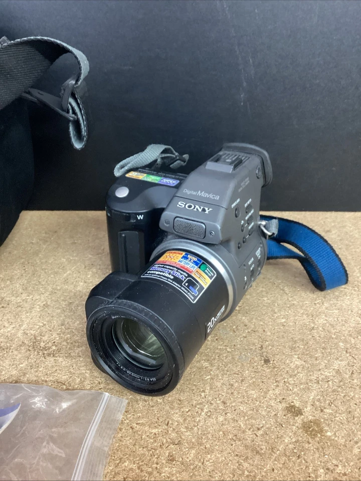 Sony Digital Mavica MVC-FD95 Digital Still Camera Bundle - Untested - Image 3 of 4