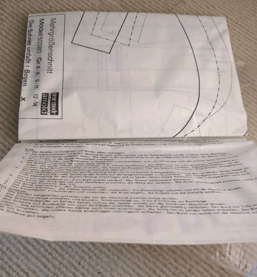 Neue Mode Arnold 50380 German Dirndl Girls Ages 6-14 UNCUT - Image 3 of 4