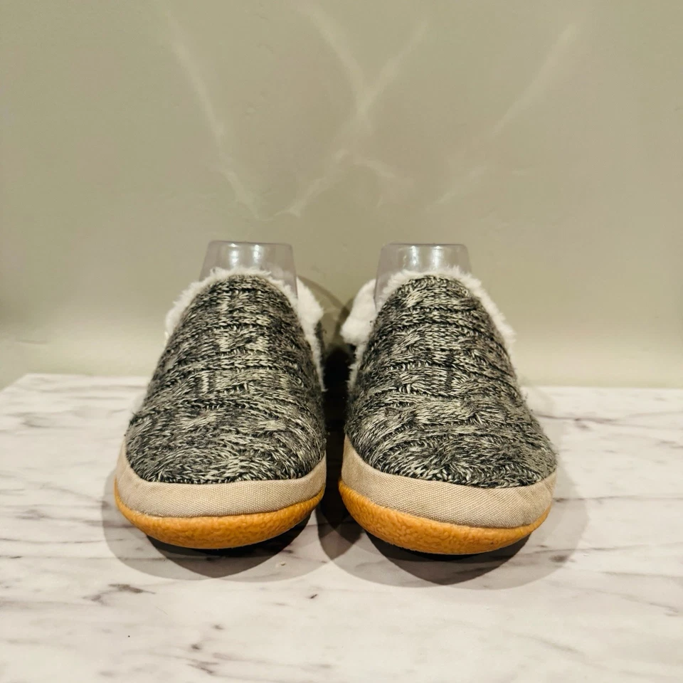 Chinelo feminino de malha cinza com sola de borracha TOMS tamanho 7 - Imagem 2 de 4