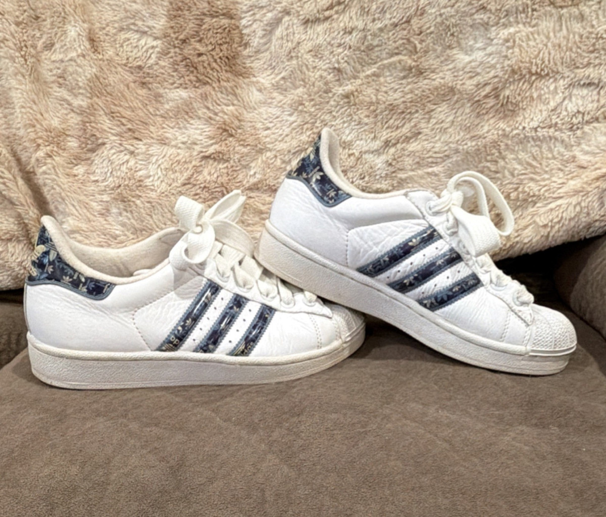 Vintage 2003 adidas Superstars White Blue Unisex US Sz 6 Athletic