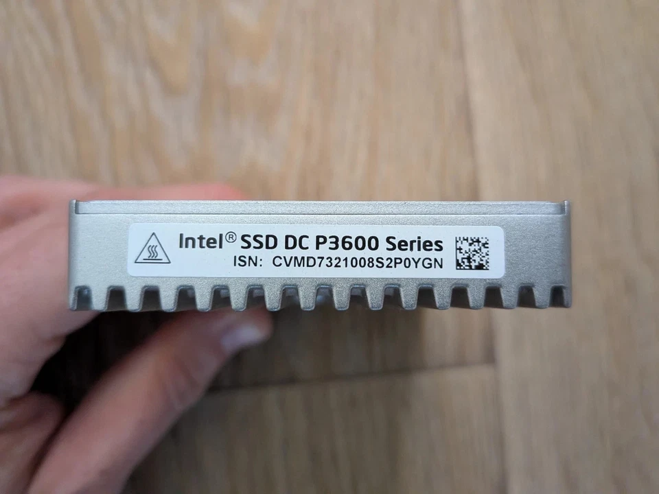 Intel P3600 series 2.0TB PCIe U.2 SSD SSDPE2ME020T4D MLC SSD - 2 Bit - langlebig - Bild 2 von 2