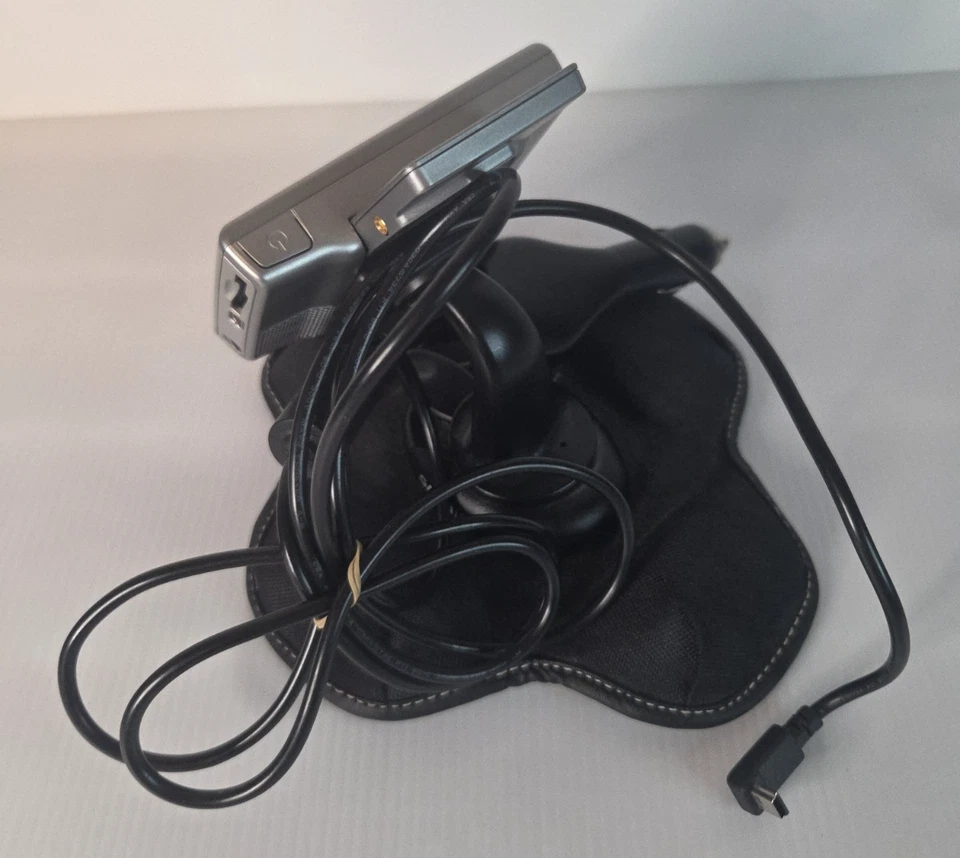 Garmin Nuvi 350 NA 3.5" GPS Navigation System - Works with weighted base - Image 3 of 3