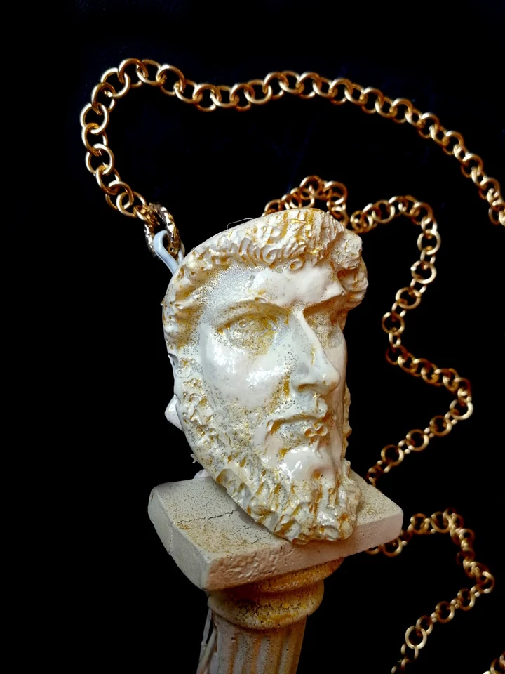 Joyería Collar Brutalista Colgante Lujo Grueso Mitología Griega Antigua Estatua Foto 4 de 4