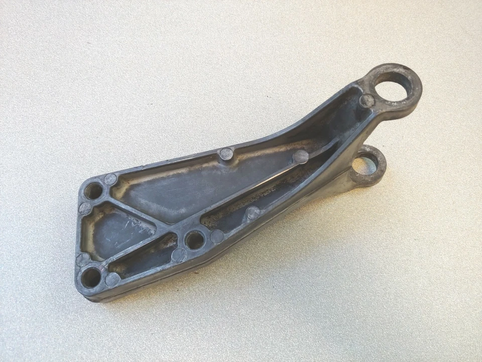 EXCELLENT USED PORSCHE 911 AIR SMOG PUMP MOUNTING BRACKET MAGNESIUM 1974-77 - Image 4 of 4