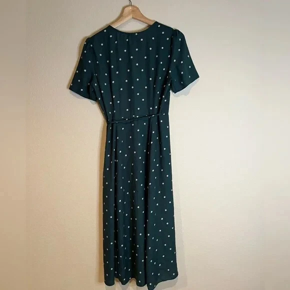 Vestido Everly para mujer verde a lunares excedente cuello en V manga corta midi envolvente pequeño Foto 3 de 4