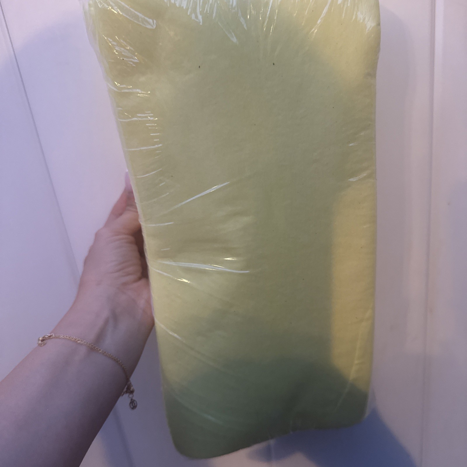 Box of 50  24x24 DSH Mineral Oil Treated Yellow Dusters