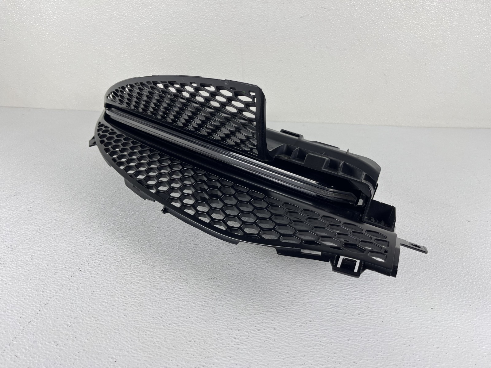NICE! 2019 2020 2021 2022 2023 MCLAREN GT LEFT DRIVER LED TAILLIGHT W/ TRIM OEM
