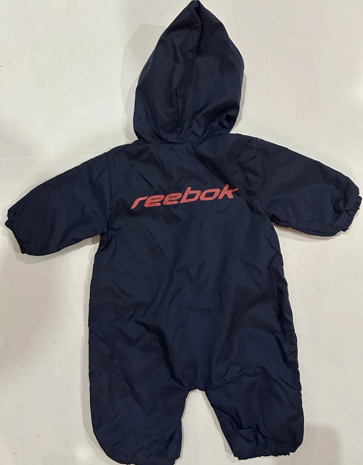 De colección Reebok 6-9 Meses Bebé Mameluco Una Pieza Cortavientos Chándal Capucha-Raro Foto 2 de 4