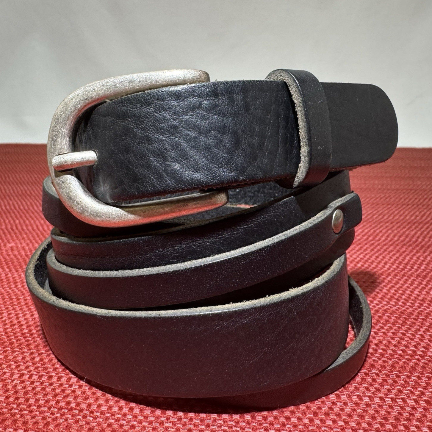 Cinturón Garnet Hill ITALIA Talla-XS Cuero Negro Hilo Torcido Tachonado Plateado Envejecido