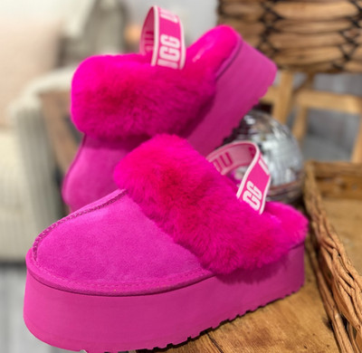 UGG Funkette Rock Rose Pink Suede Platform Slippers Size 7 Fluffy Cozy Slides