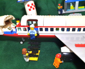 Lego Airport 3182 MegaCity Airport 2 Planes 13 Minis Ambulance CopCar 3 Building
