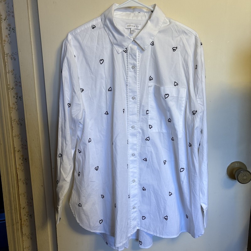 Ladies Crown & Ivy White With Black Hearts XL Long Selves Button Up Collared Top