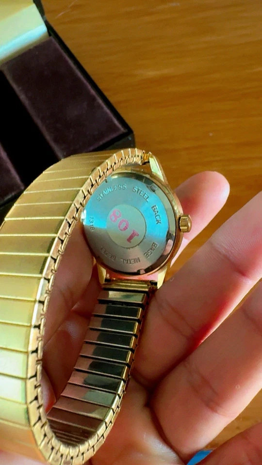 Reloj Belaire vintage dorado con parte posterior de acero inoxidable Foto 3 de 4