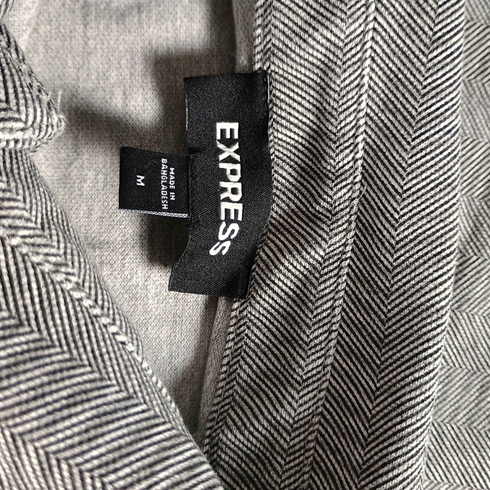 EXPRESS Men's Medium Gray White Patterned Short S… - image 6